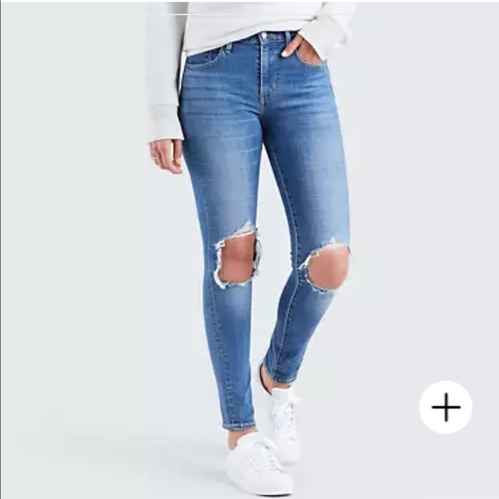 Levi’s 721 High Rise Skinny, ripped knee